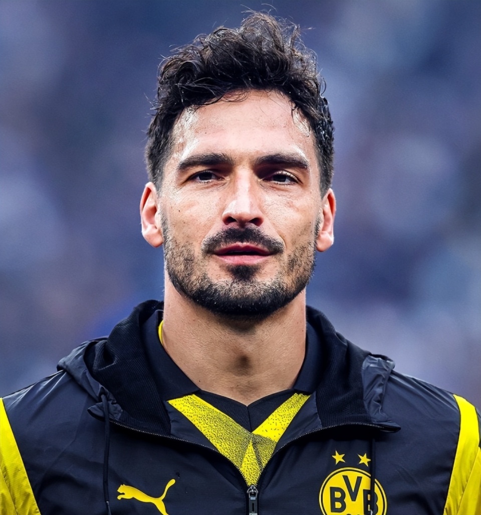 第10签曝胡梅尔斯加盟罗马德罗西夏窗引援花费上亿穆帅羡慕