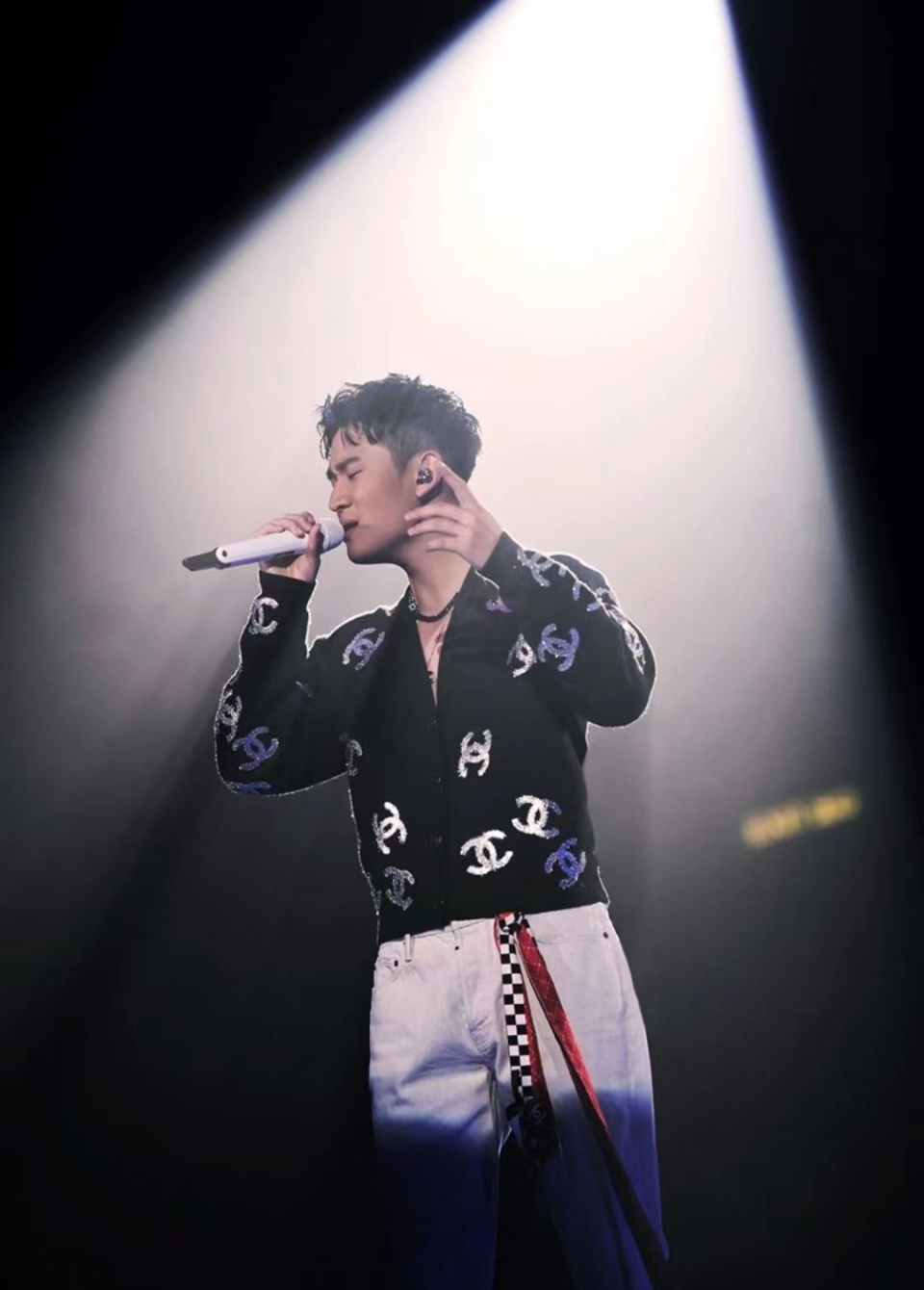 周兴哲官宣当爸,经纪人称已登记结婚,意图否认未婚先孕