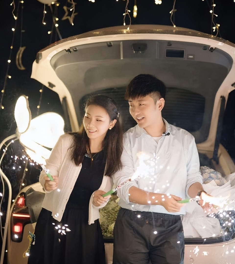 夺金16周年了!被帅气男友单膝下跪求婚,奥运冠军何可欣要结婚了