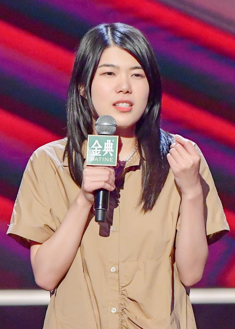 杨笠单口喜剧成都站被取消!大v推测是事业滑铁卢,评论区拍手称赞