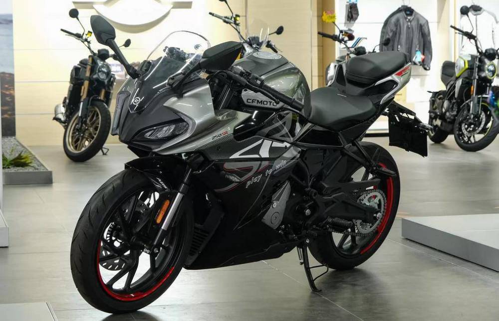 不到两万块就能追赶自由,推荐六款适合追风少年的摩托跑车_腾讯新闻