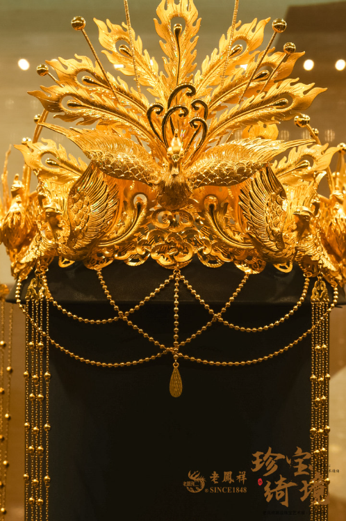 《凤舞九天·金凤冠》"凤冠霞帔,将许你此生不渝"以凤舞九天·金凤冠