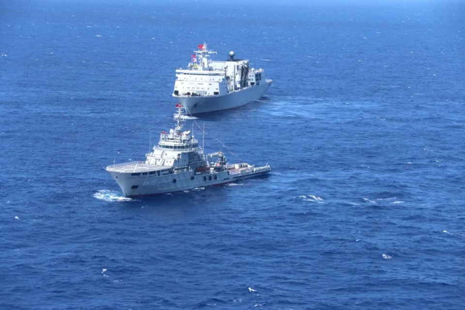 美菲日澳南海军演当天解放军宣布同时同海域组织联合海空战巡