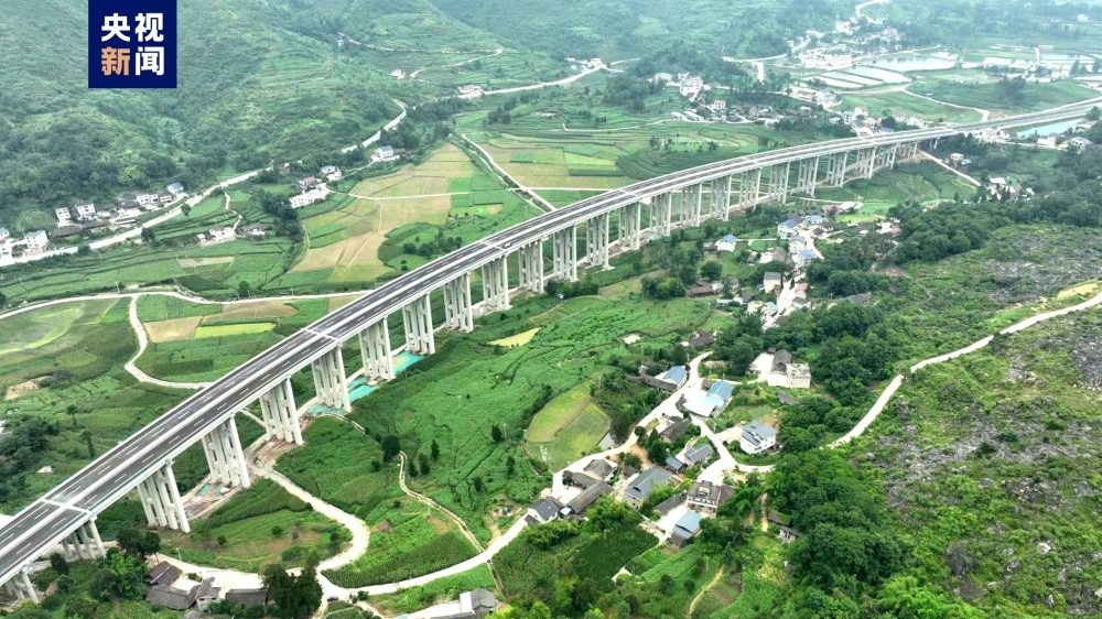 德余高速公路建成通车,对完善贵州省高速公路网络结构,促进沿线资源