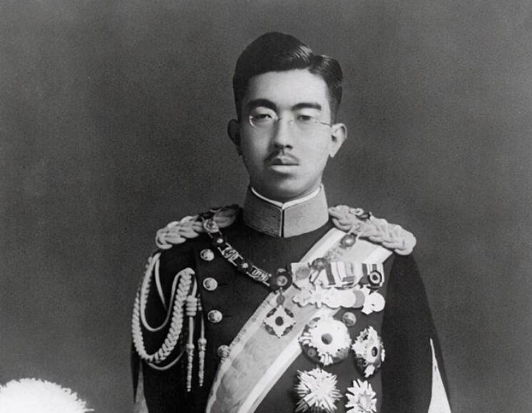 郭有才被指太像日本天皇,包装团队被怀疑搞文化入侵,是巧合还是别有用