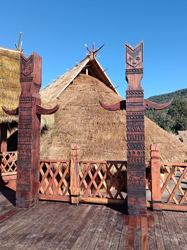 翁丁古寨浴火重生,中国最后一个原始部落盛装归来_腾讯新闻