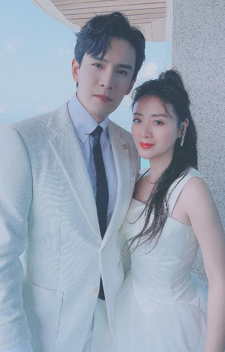 经超夫妇被偶遇42岁小李琳和杜冰雁时期无变化比老公还年轻