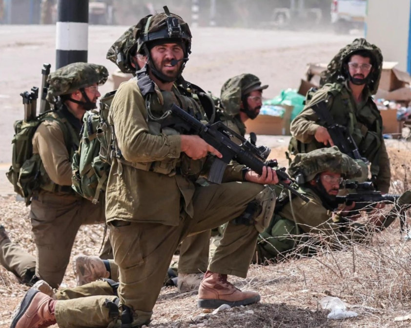 美国和伊朗在阿曼举行会谈后,伊总统直升机出事坠毁