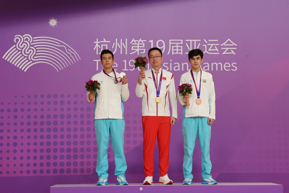 韦奕夺得亚运会国际象棋冠军，主教练：他10岁就棋力过人_腾讯新闻