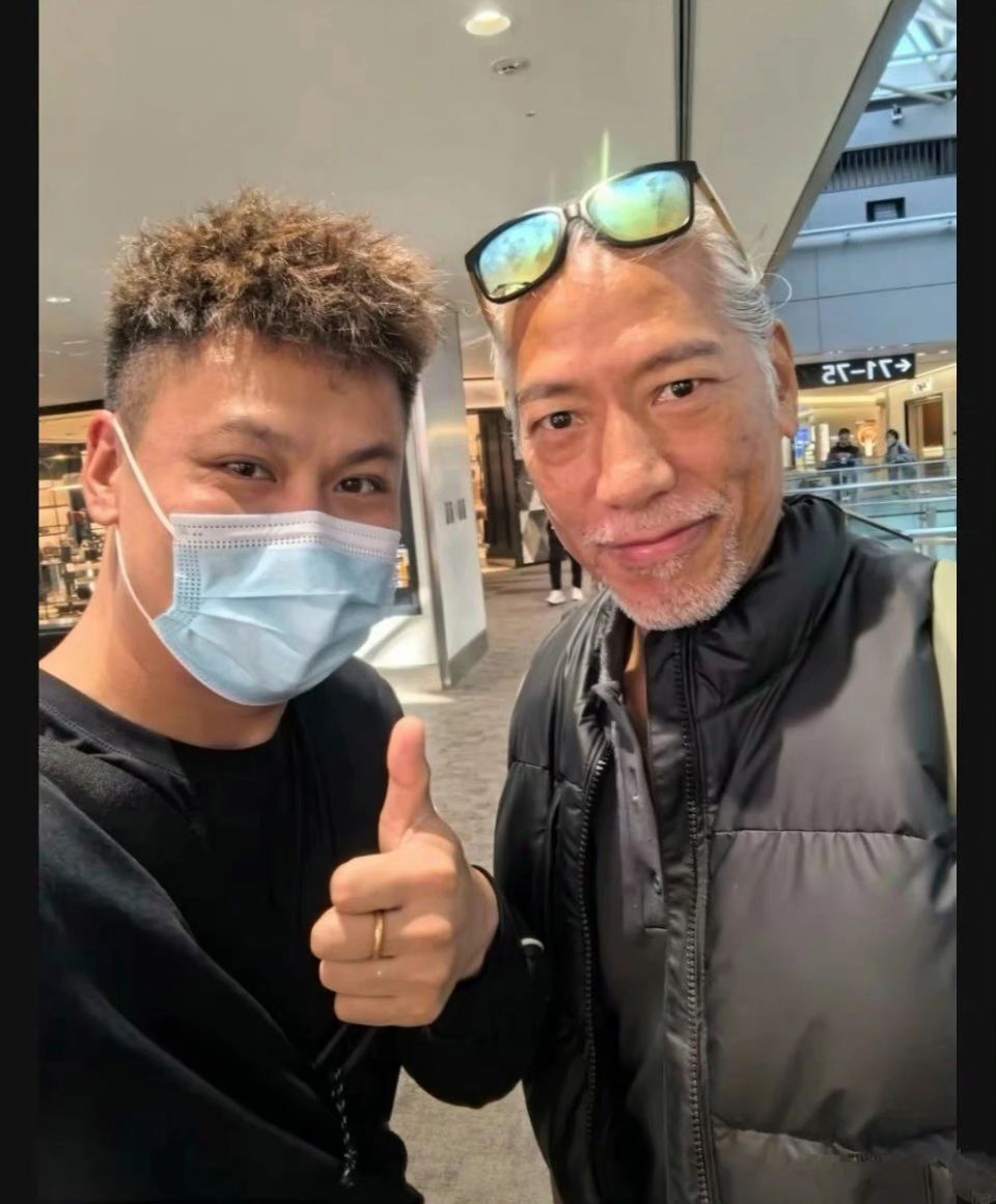 61岁张耀扬近况曝光,身材魁梧头但发胡子全白,网友直呼不敢认