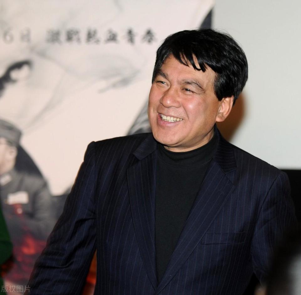 演员朱时茂:26岁娶初恋,结婚43年分居14年,如今婚姻状况怎样?