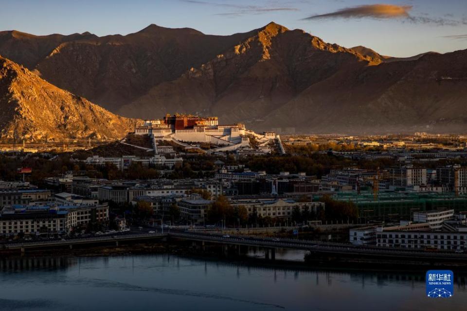 初冬拉萨