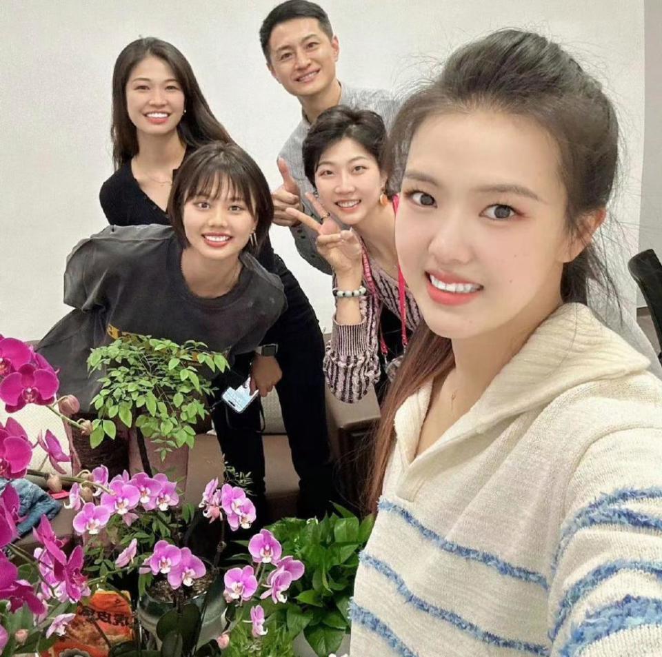 张常宁忙追星复出无望,龚翔宇袁心玥享受假期_腾讯新闻