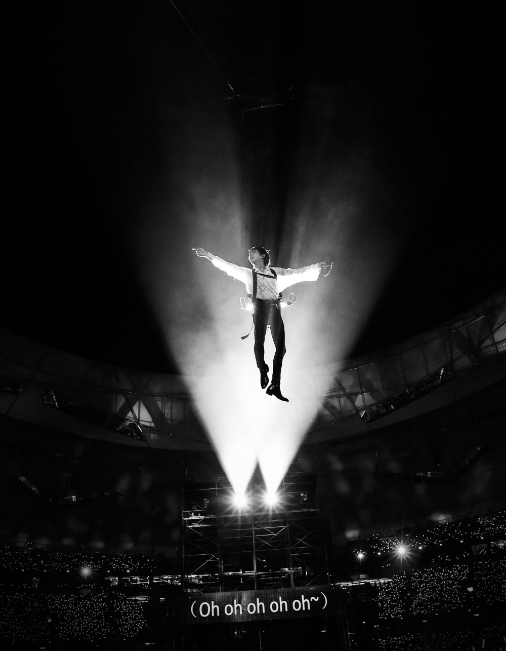 华晨宇硬刚黑粉,接受法师称号,"永远的神"还是走上了一条更加争议的路