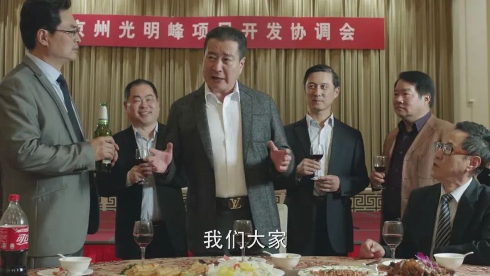 人民的名义：丁义珍一枪毙命，祁同伟饮弹身亡，两种惨死含义悬殊_腾讯新闻