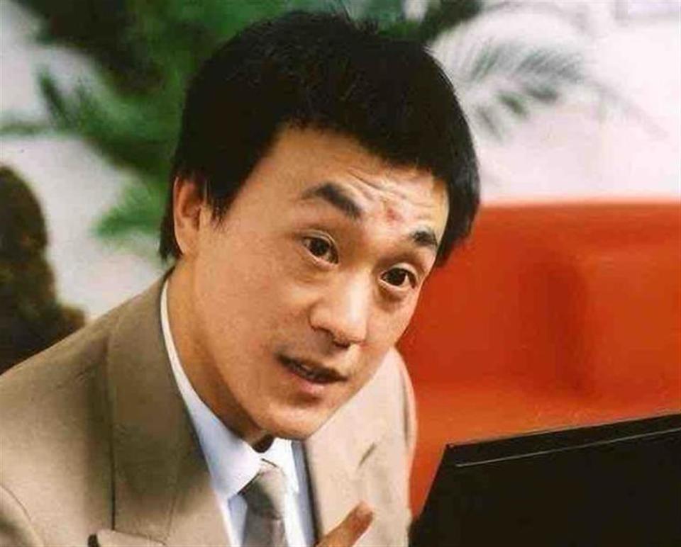 演员何冰：为何结婚几十年0绯闻？看看妻子是谁就知道了_腾讯新闻