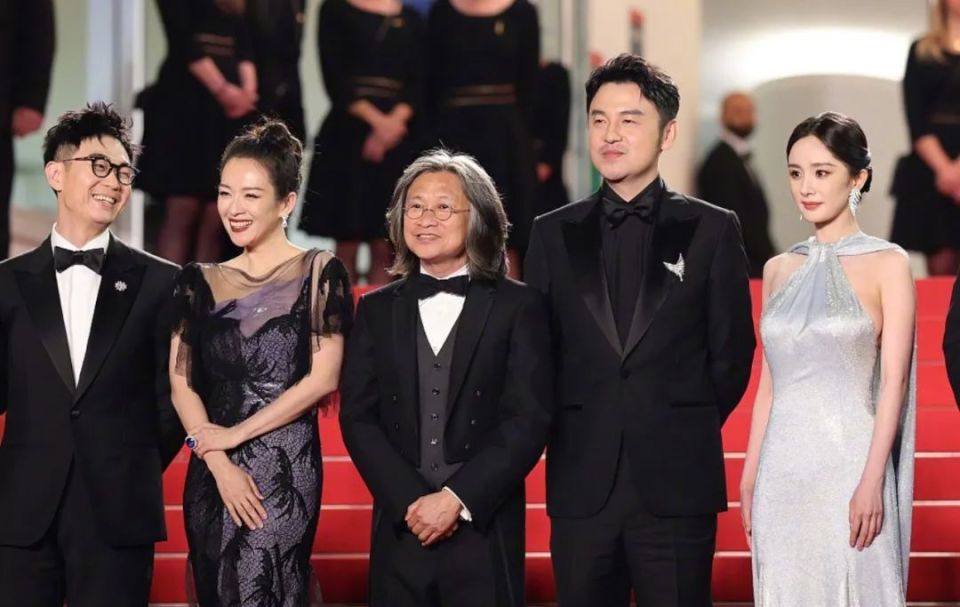 章子怡夸杨幂"拍戏认真",让杨幂更加"尴尬"了