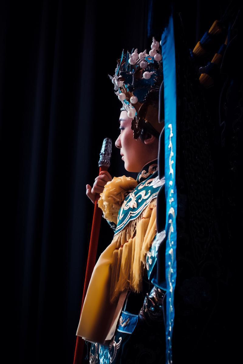 "踔厉奋进守正道  情系老旦谱芳华" 观青年京剧老旦演员侯宇主演