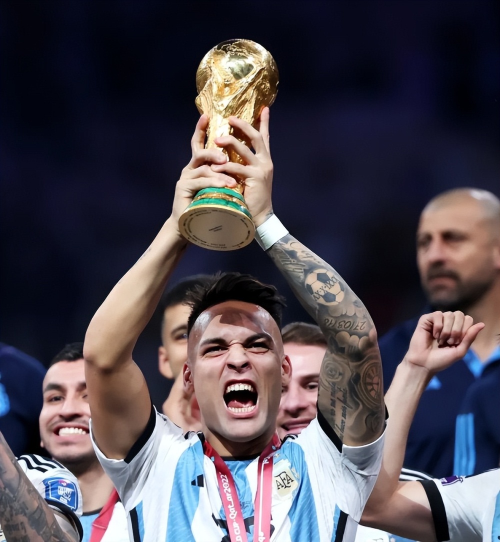 梅西获金球 大力神杯,姆巴佩拿金靴,意甲豪门哭晕_腾讯新闻