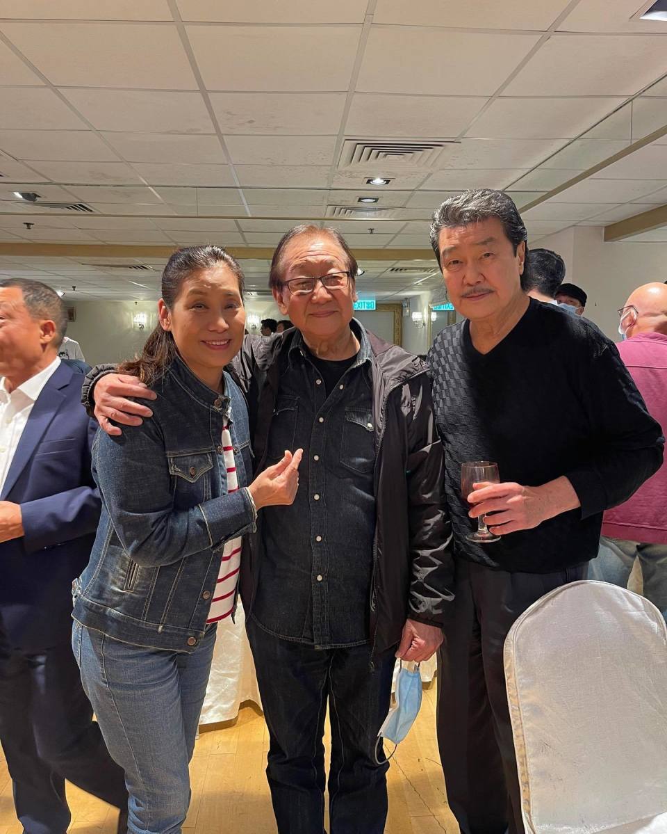 2月13日,知名动作女星杨盼盼在个人社交账号上分享了一组聚会照,并