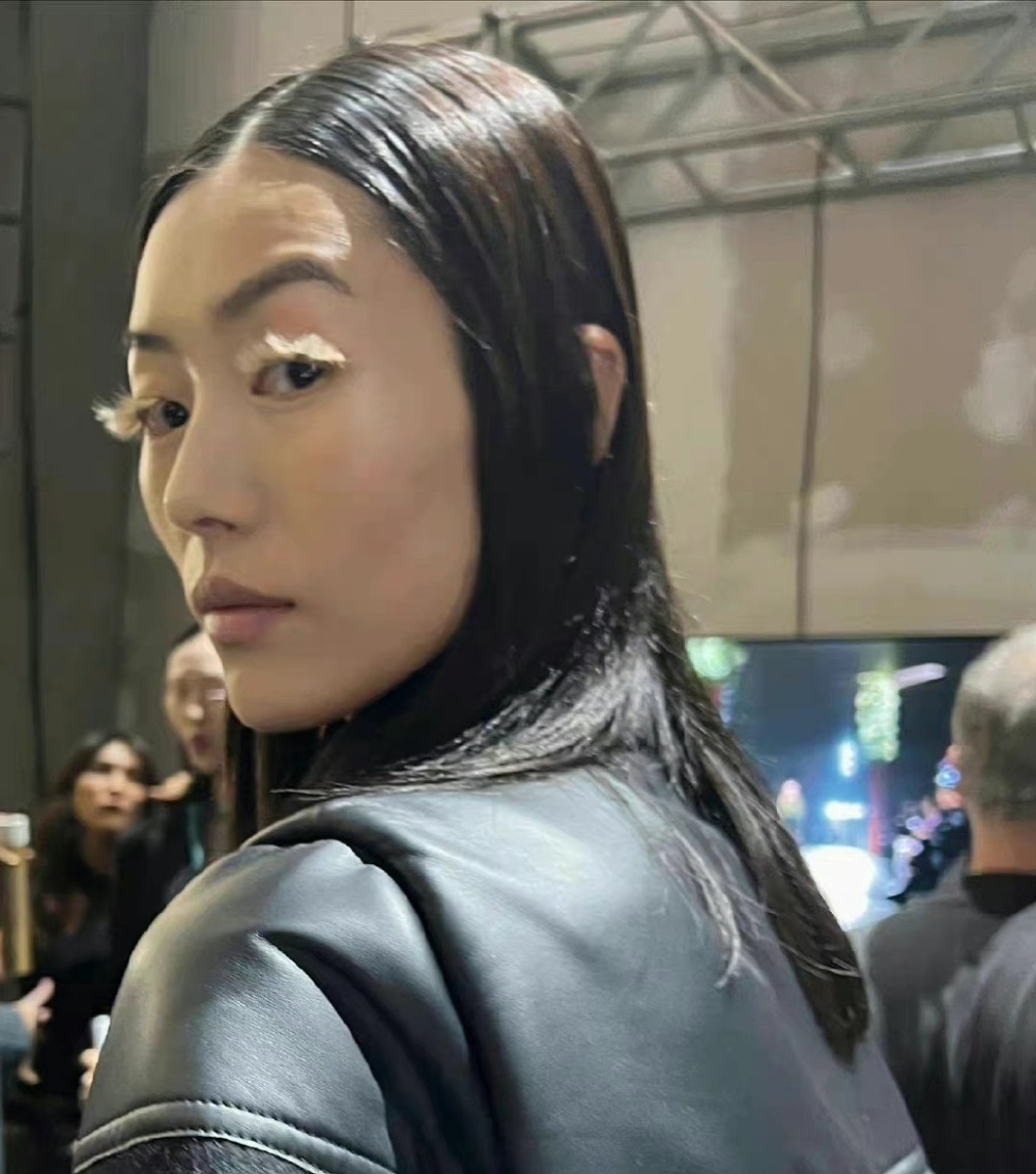时装周给的大惊喜肖战李宇春同框像豪门姐弟刘雯返秀场鲨疯了