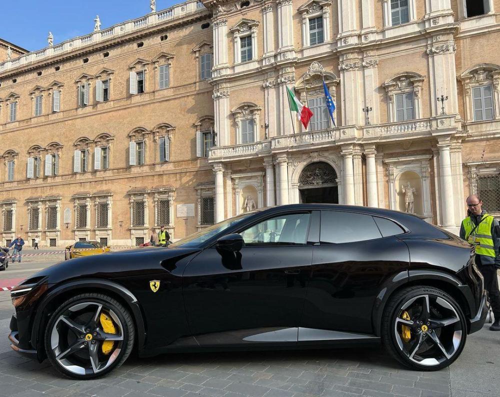 法拉利suv宣布停止接单,卖498.8万,真有那么火?_腾讯新闻