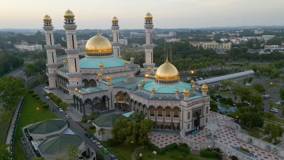 文莱gdp人均世界前五,只知中东土豪,东南亚也有石油富豪国_腾讯新闻