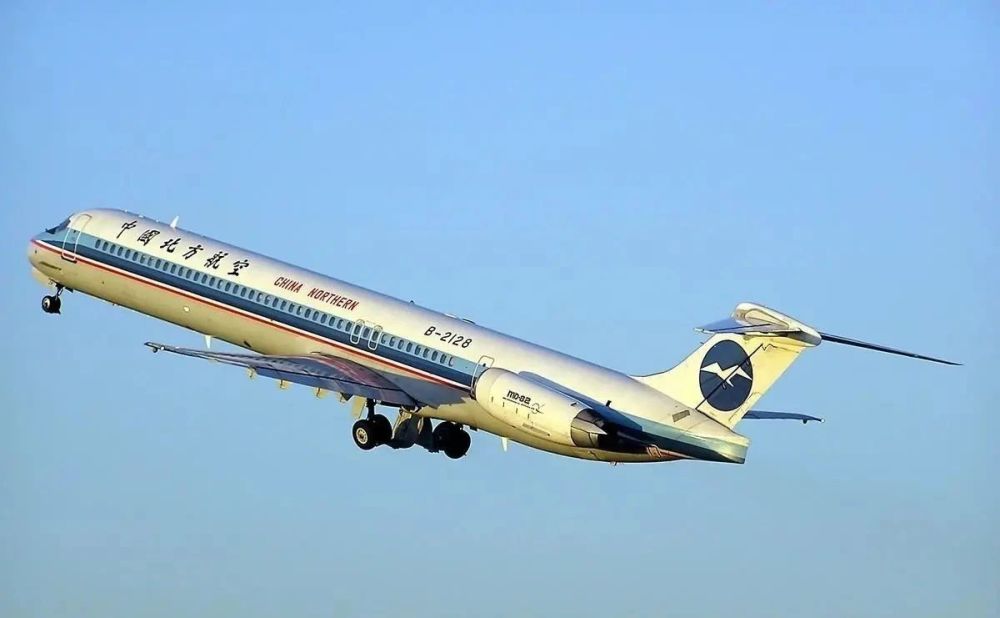 厂长聊天的当事人已经记不清具体日期了),一架隶属于中国北方航空公司