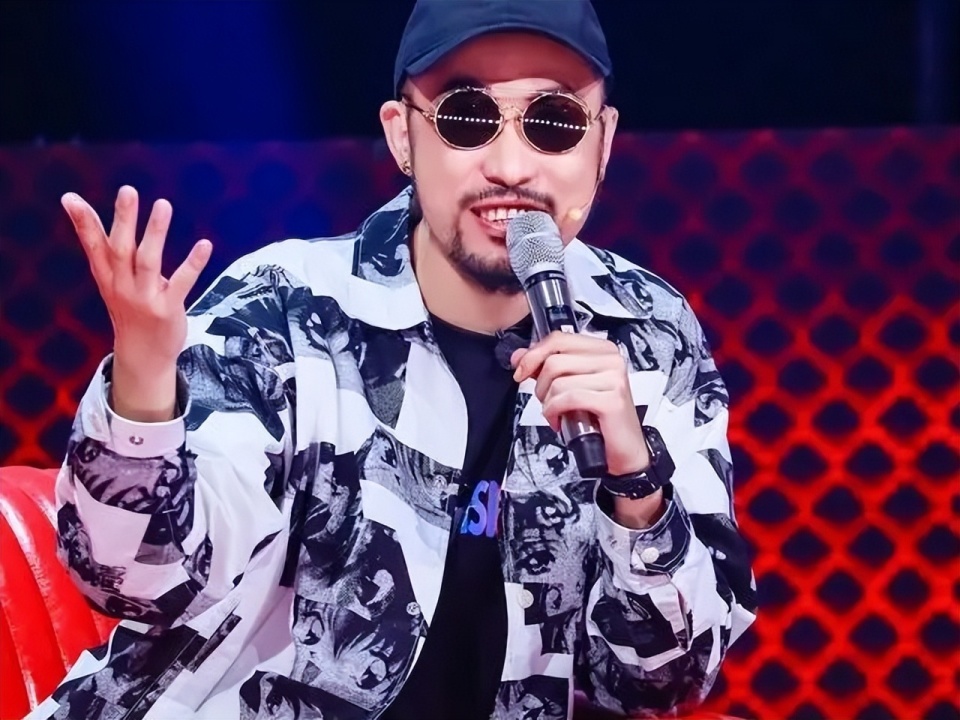 新歌歌词骂周杰伦称其吃老本写不出歌歌手热狗回应了