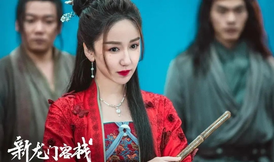 女神"胡一菲"新电影靠露大腿博取眼球,多年过去她竟沦落至此