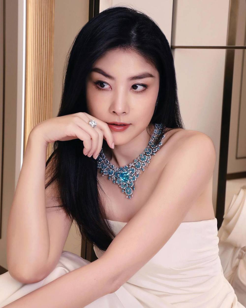 陈慧琳首谈车祸受伤细节,脸部清晰可见y形疤痕,双眼变得不对称_腾讯