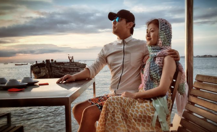 沈腾老婆近照曝光,身材严重走形胖到没脖子,被猜生病吃药导致