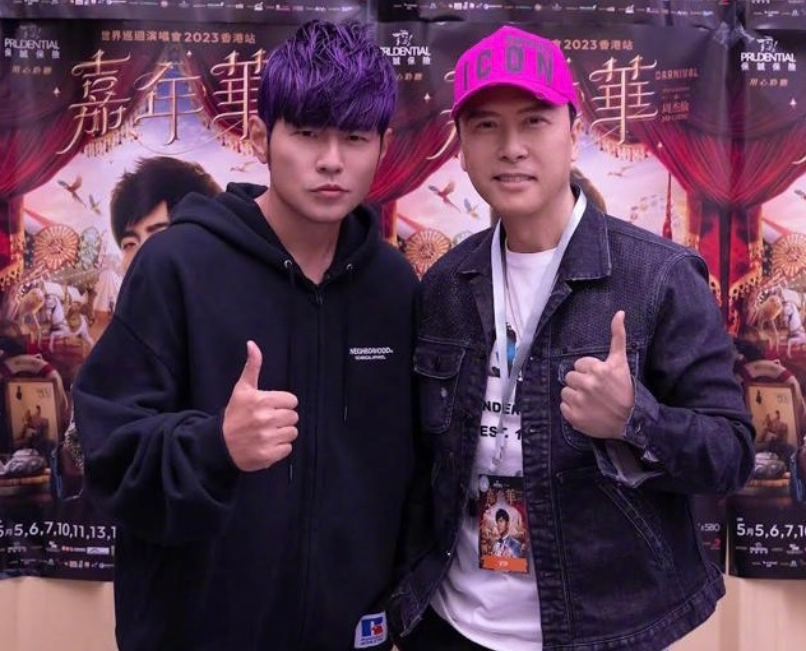 周杰伦开演唱会,91岁戏骨冒雨支持,甄子丹带大6岁岳母到场欣赏