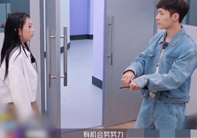 拒绝女团陪酒,张艺兴对鞠婧祎的眼神,当初果然没看错_腾讯新闻