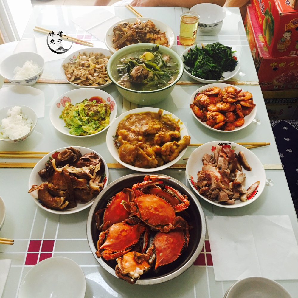 朋友圈晒的8桌中秋家宴,家家温馨有亮点,最后一桌真实又心酸-腾讯新闻