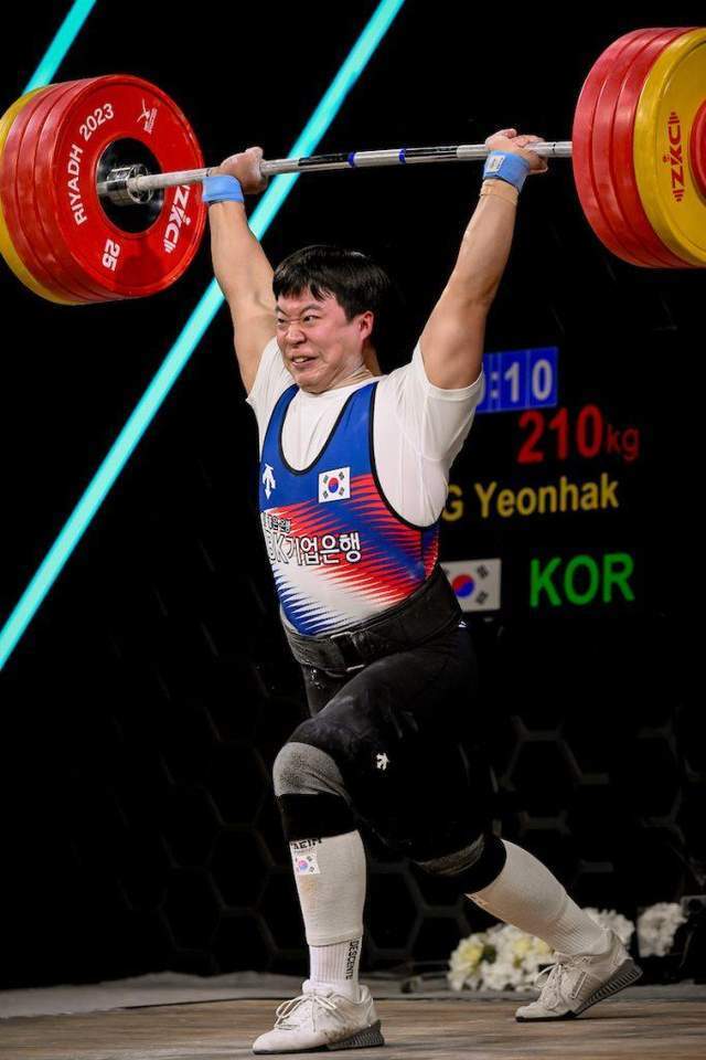 举重世界杯韩国选手没有总成绩也直通巴黎刘焕华以绝对实力夺冠