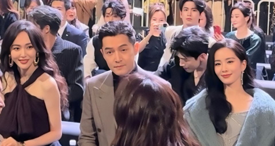 肖战王一博签名同框,张凌赫戴白鹿同款首饰,这盛典谁看不迷糊?