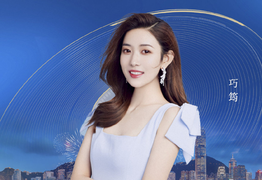 值得注意的是,央视"六公主主持团"最初的6人组合中并没有云蔚,她这