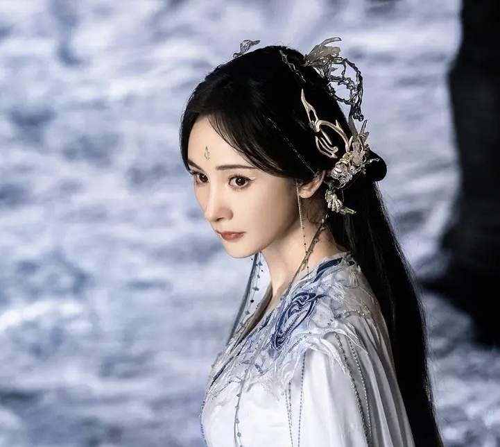 同样是杨幂演"狐狸",涂山红红与白浅味道完全不同