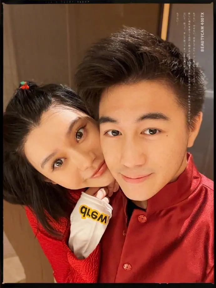 何猷君透露妈妈对奚梦瑶做过背调两人第一次见面隔着琉璃