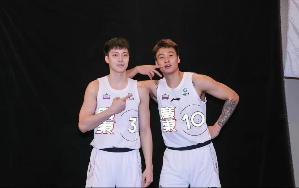 赵睿请胡明轩和弟弟,到爸爸的饭馆吃饭,这是在打广告吗?_腾讯新闻