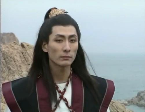 55岁"燕双鹰"张子健曝出猛料!在直播间带货,满头白发一脸不乐意