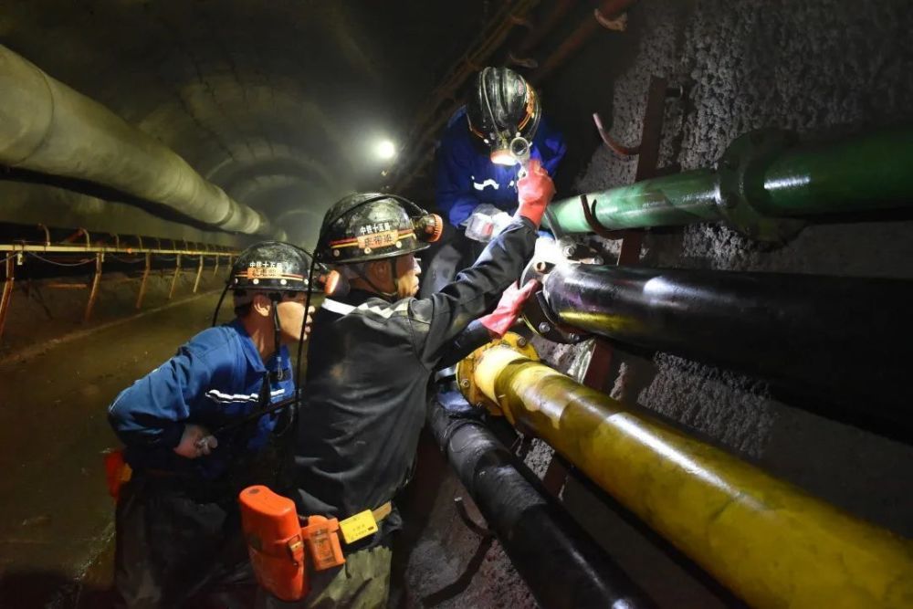 可可盖煤矿副斜井敞开式tbm掘进安全顺利落底_腾讯新闻
