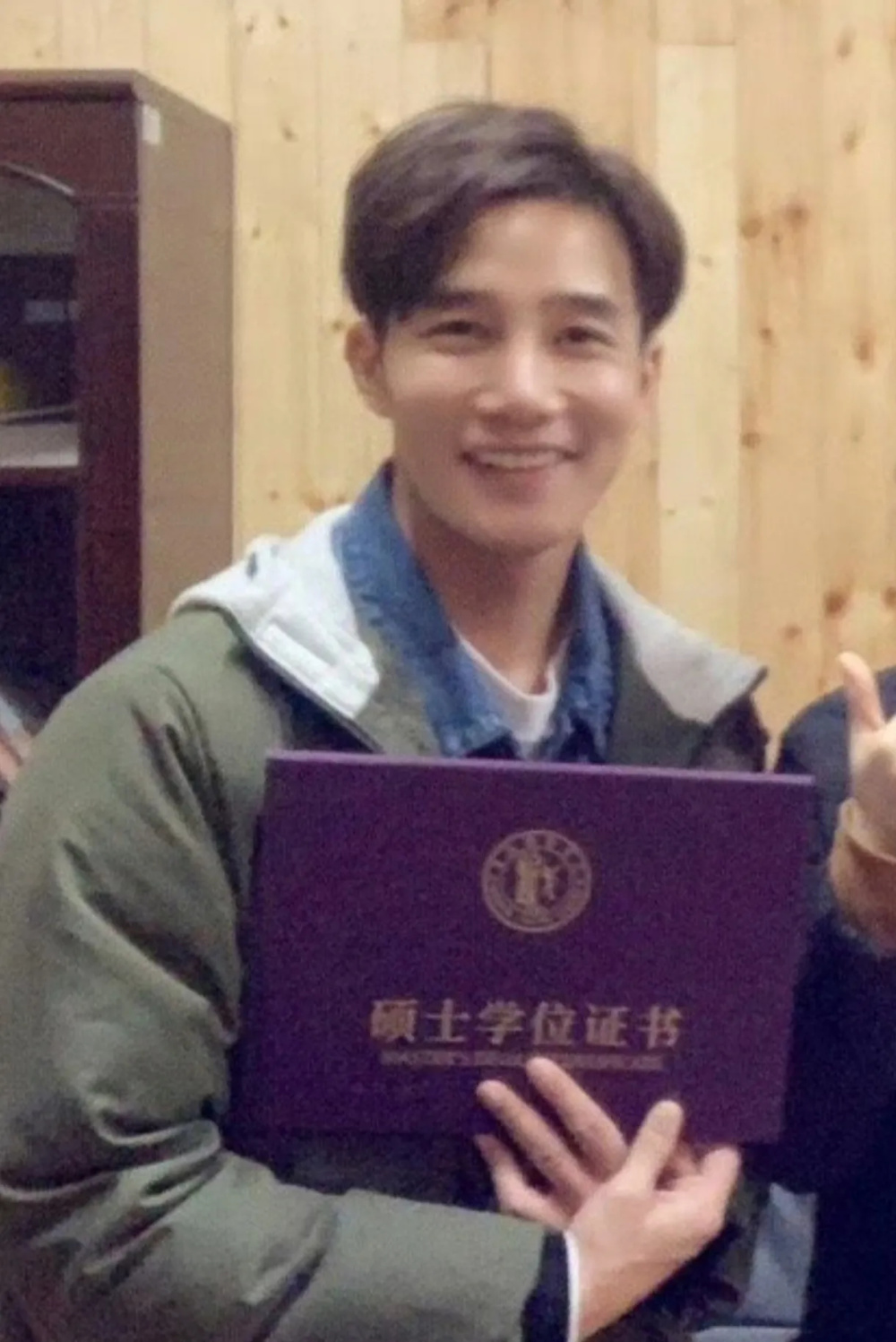 章涛：曾任同济大学老师，成渣男专业户，37岁不恋爱不结婚拼事业_腾讯新闻