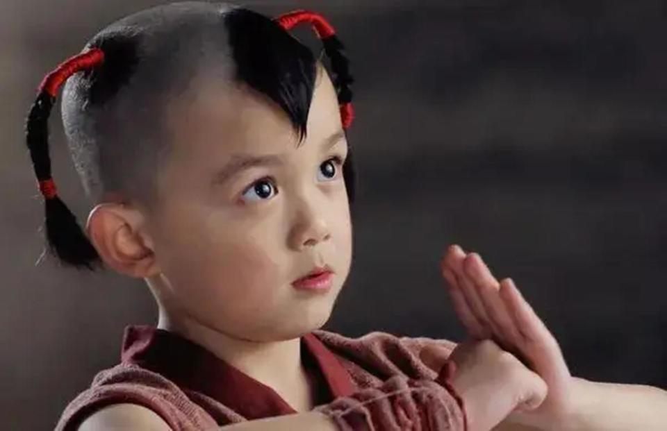 你能想到,有一天这些词,全是用来夸赞当年的"红孩儿""小飞流"——吴磊