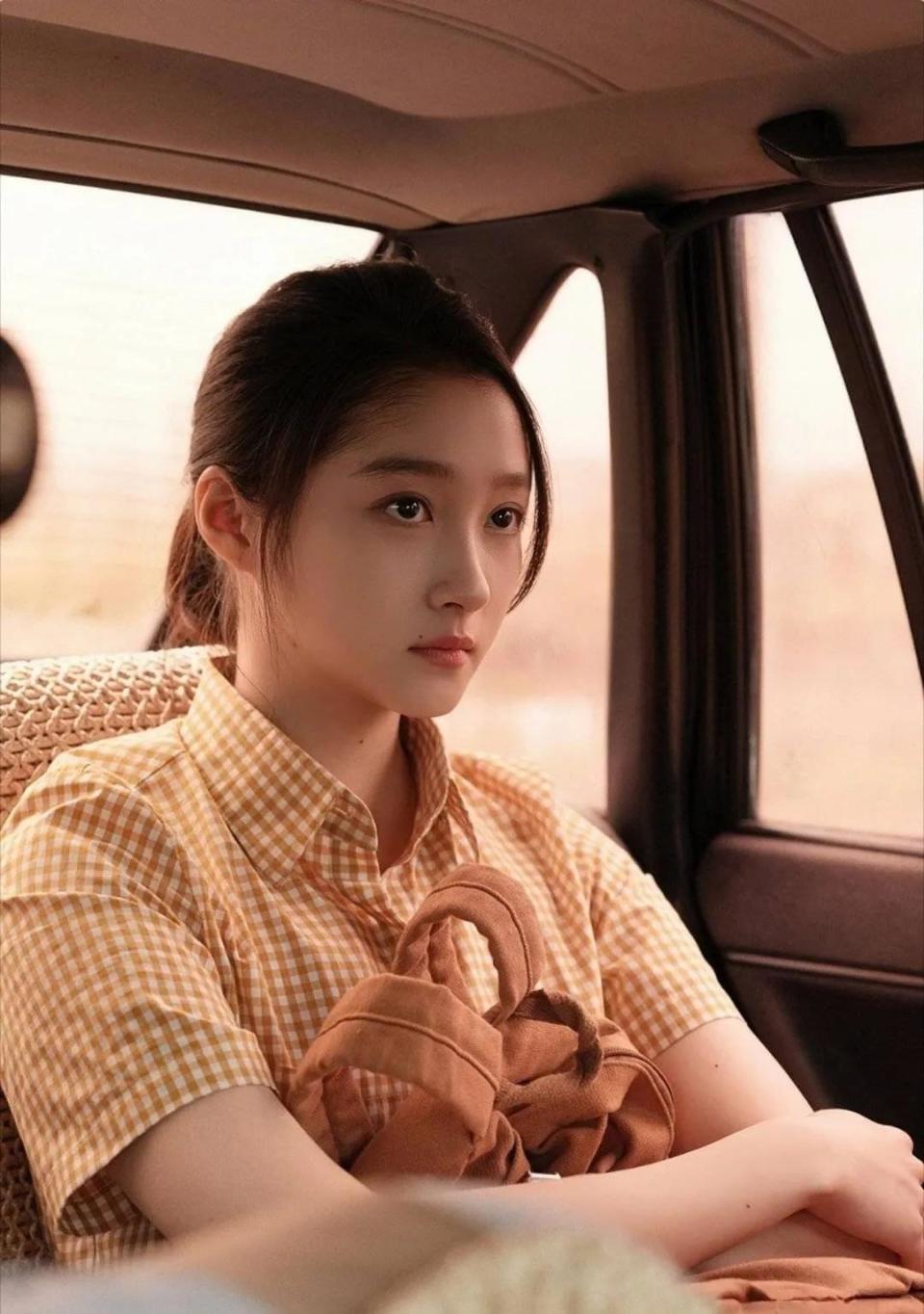 鹿晗关晓彤分手实锤女方被曝朋友圈官宣逼宫男方近照强颜欢笑