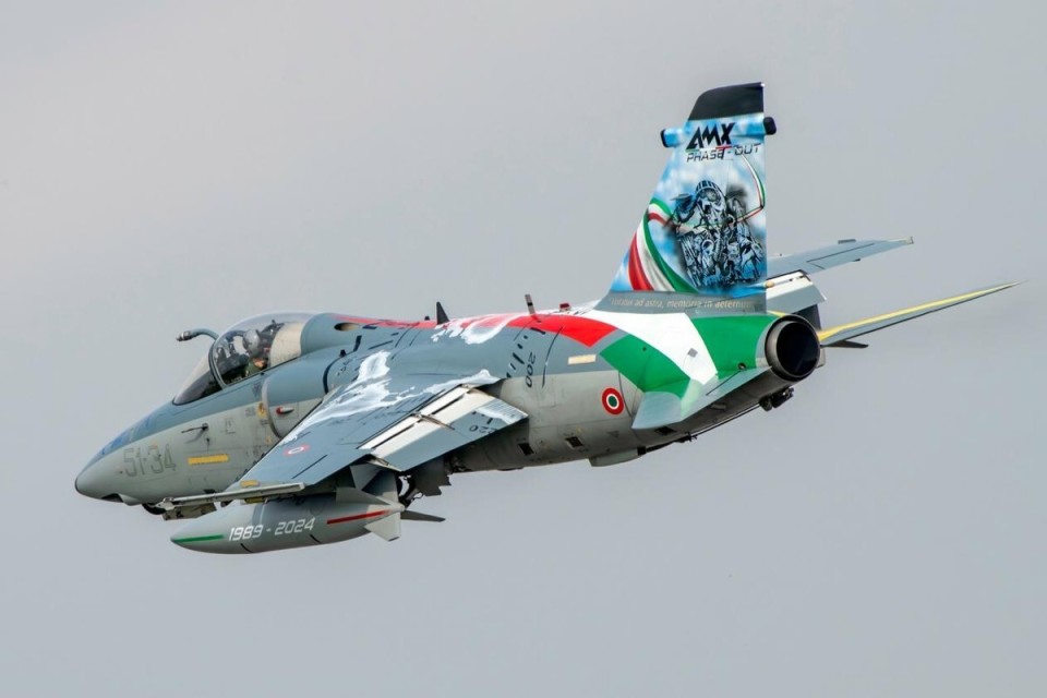 服役35年后 意大利空军的amx攻击机正式退役 将由台风战斗机替代