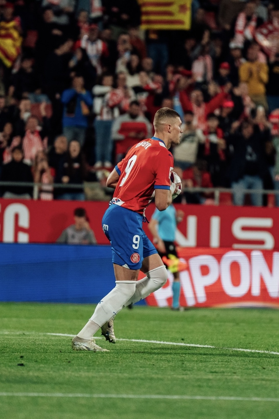 7-0!西甲最大黑马完美收官 锋霸戴帽登顶射手榜 皇马巨星无缘金靴