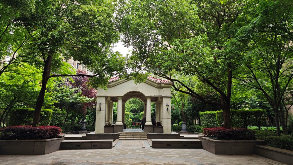 合肥首个外立面纯石材干挂的住宅,实探包河区绿城玉兰公寓!