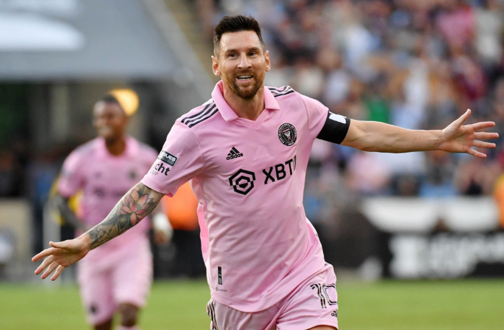 苏亚雷斯与梅西搭档锋线,中场戈麦斯,布斯克茨,费德里科,后卫阿尔巴